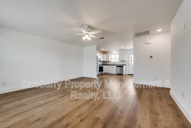 Photo - 114 Nail Ct Unit 100