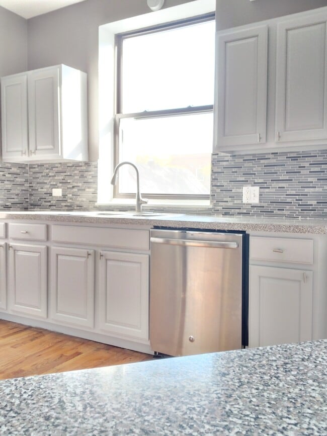 Photo - 4551 S Michigan Ave Unidad B