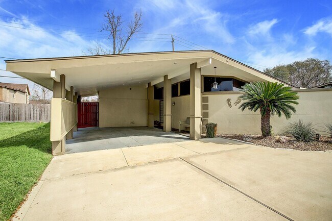 Photo - 5303 Tallow Ln