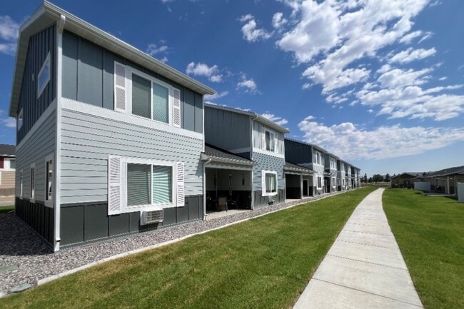 Townhome covered patio & walking path