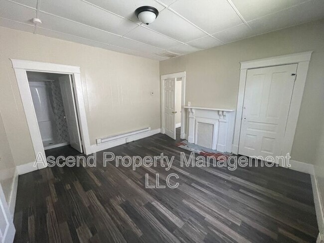 2810 E 46th St Unit B