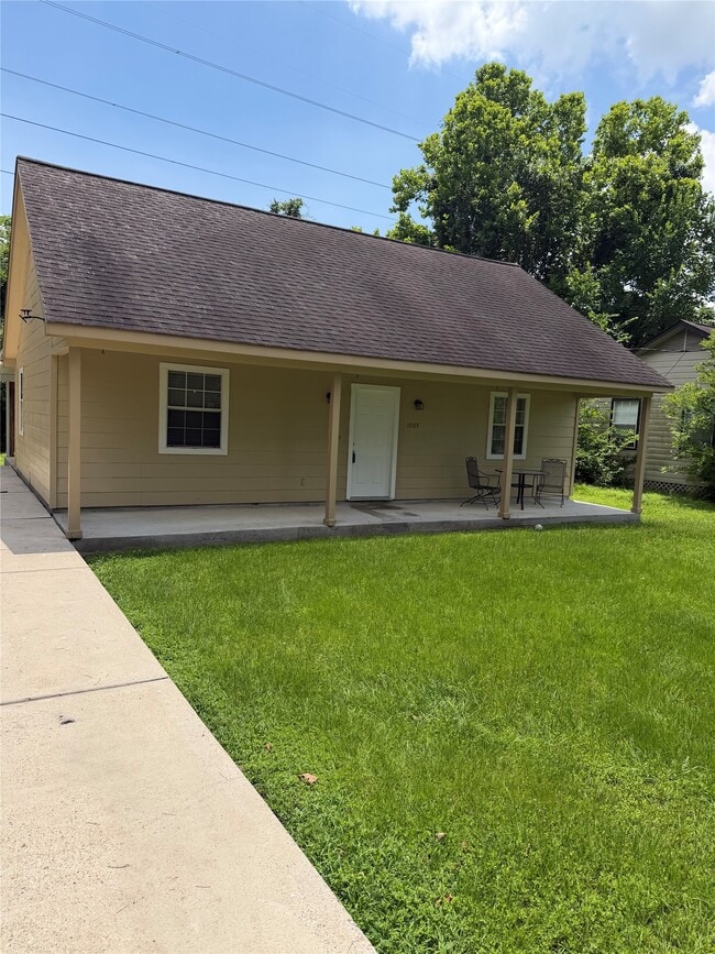 Photo - 1005 E Main St