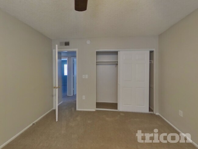 Photo - 828 N Pine Ct