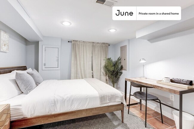 Room in Shared 5 bed/3.5 bath home in Capitol Hill