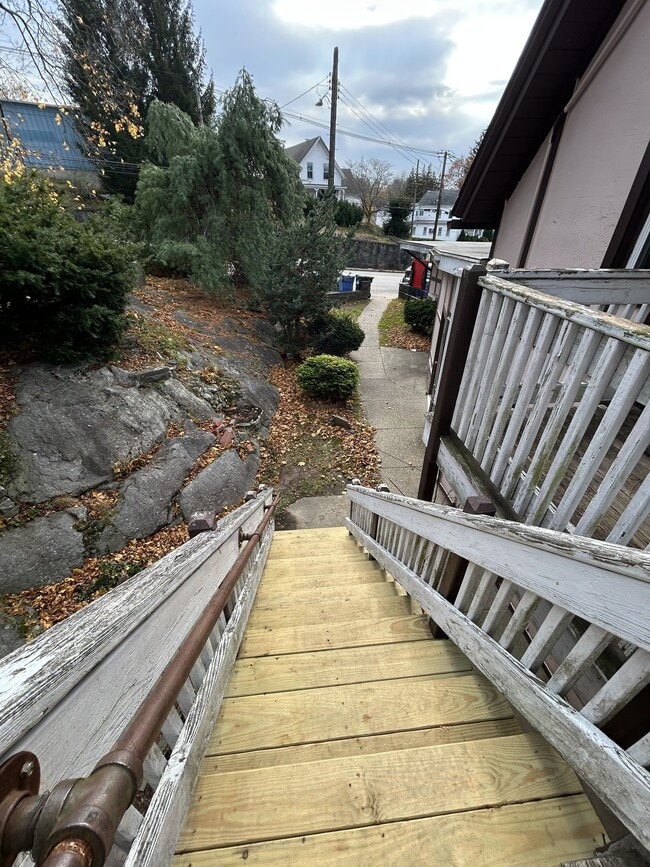 Building Photo - 126 Boswell Ave Unit 2