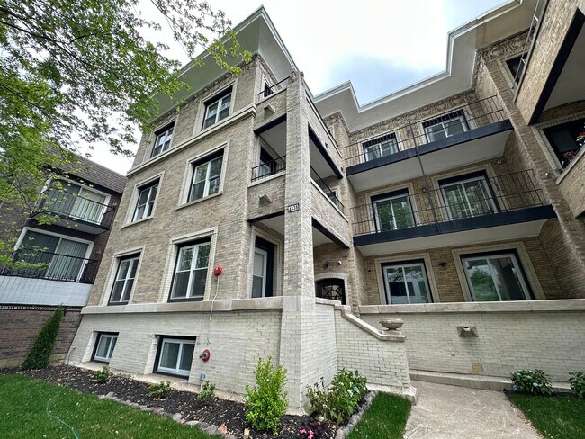Photo - 4338 N Clarendon Ave Unidad GN Rental