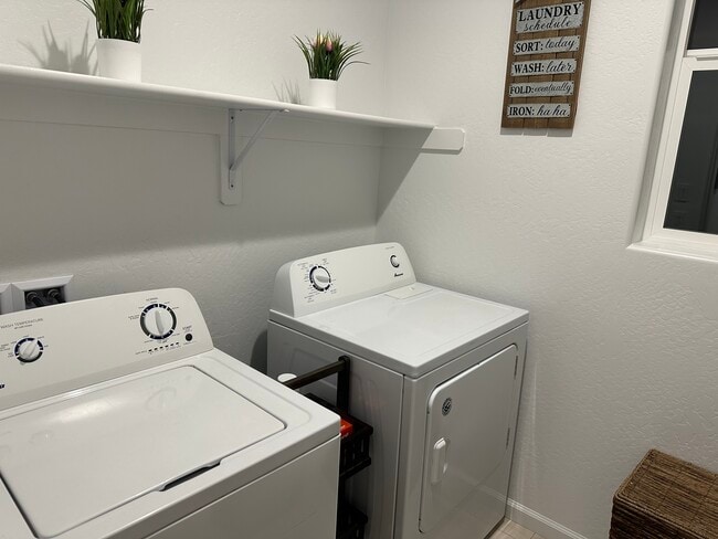 Photo - 1221 W Payson Ave House