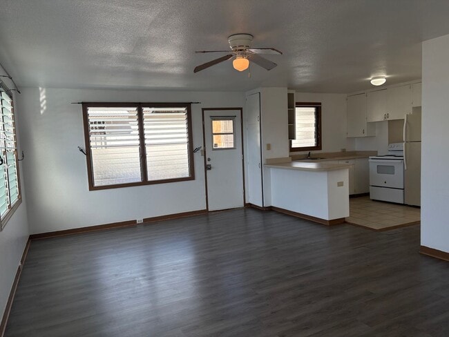 Building Photo - Three Bedroom Home