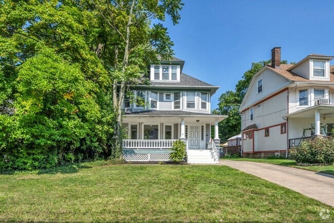 Building Photo - Stunning 6 Bedroom in the heart of Cleveland Rental