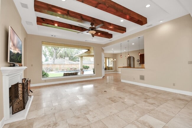 Photo - 1611 Lynnview Dr