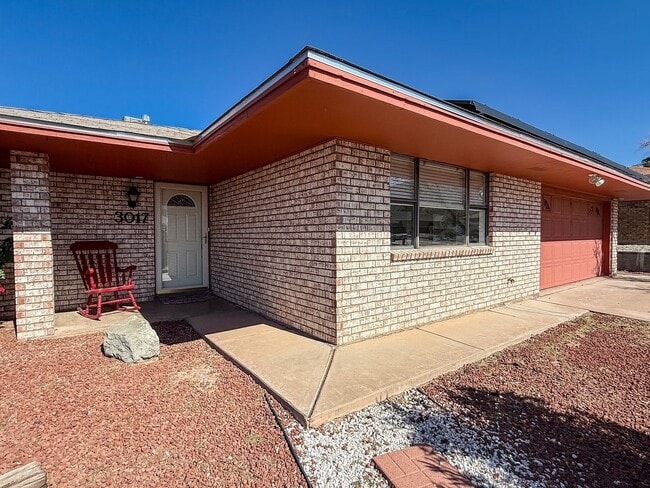 Photo - Roomy 5 Bedroom Home with Solar Panels