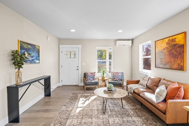 Photo - 9547 Wallingford Ave N