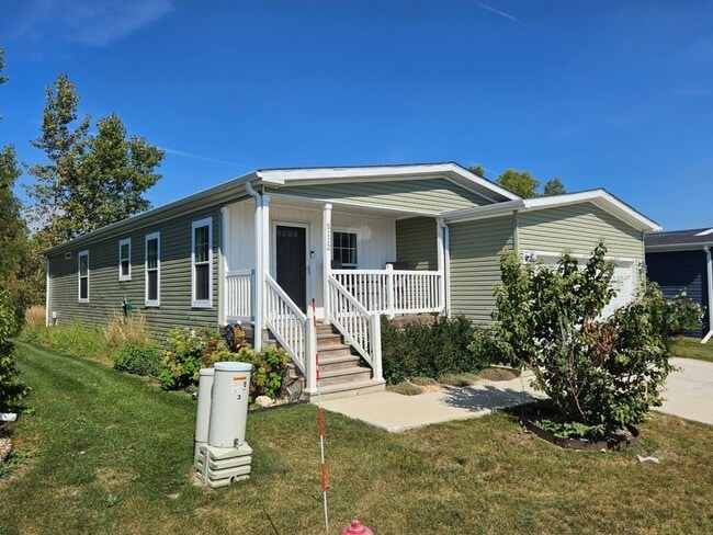 Building Photo - 5112 W Sawgrass Dr