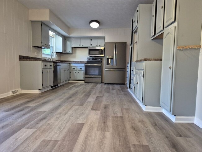 Photo - 3 or 4 Bedroom / 2 Bath Home   Kingsport TN