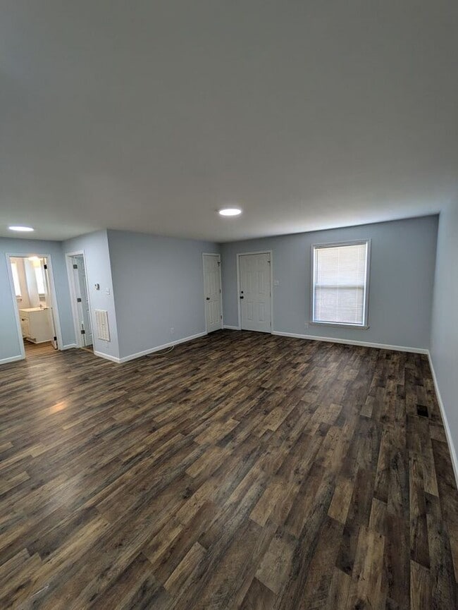 2BD/1BA Duplex in Newton