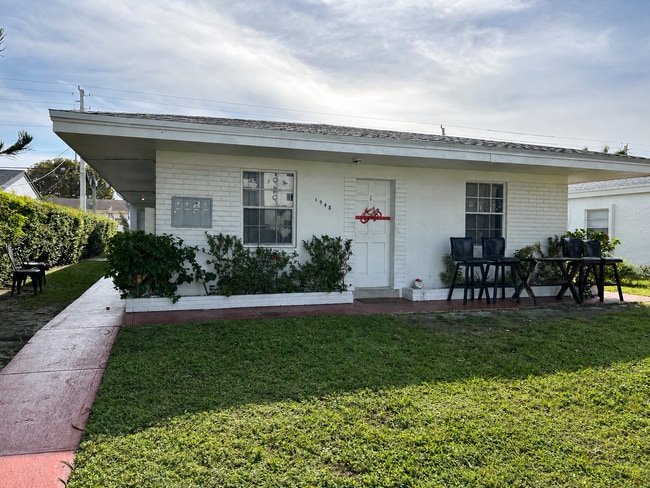 Photo - 1948 NE 172nd St Unidad 3