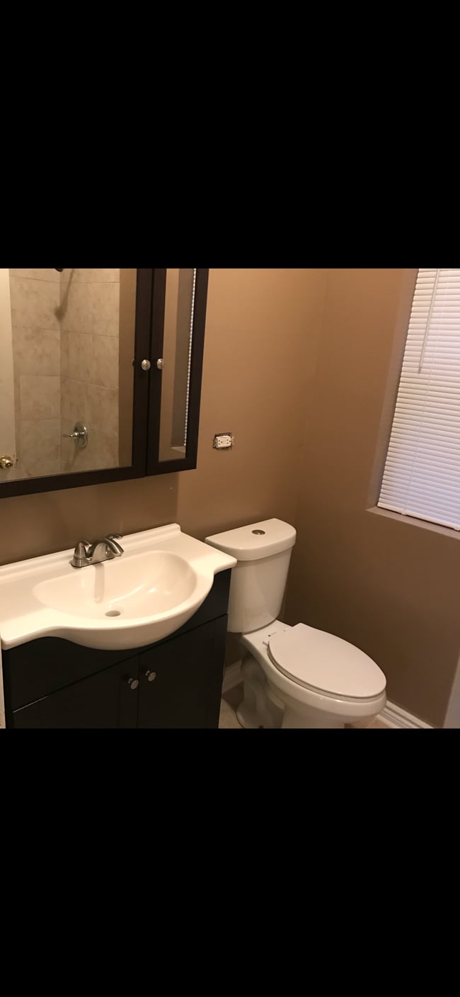 Photo - 5522 S Loomis Blvd Unidad Loomis #1