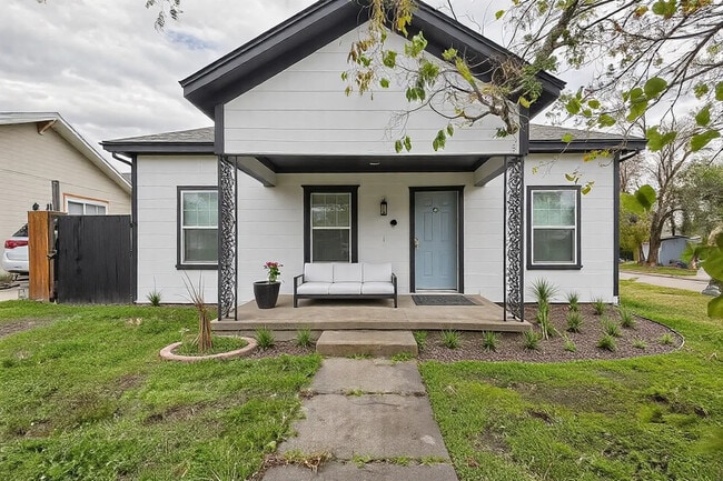 Photo - 2123 Langford St Unit B