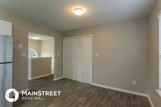 Photo - 382 Pleasant Way