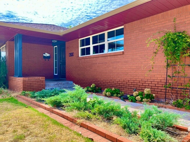 2618 NW 66th St