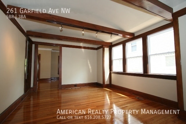 Photo - 261 Garfield Ave NW