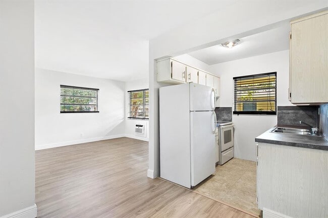 Photo - 408 SE 9th St Unit #1