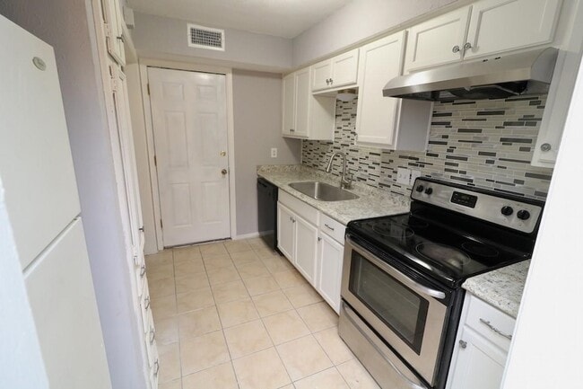 Building Photo - 806 Courtenay Pl Rental
