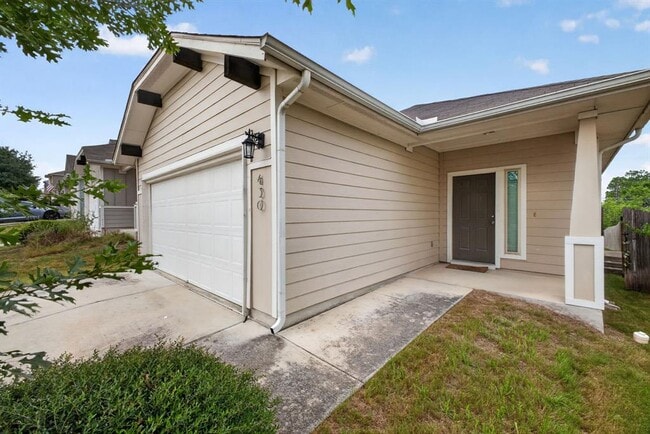 430 Twisted Oaks Ln