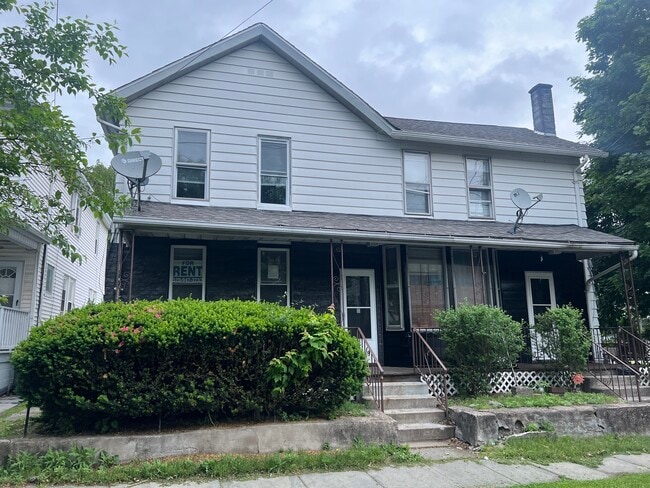 Building Photo - 121 Larch St Unit 121 Rental