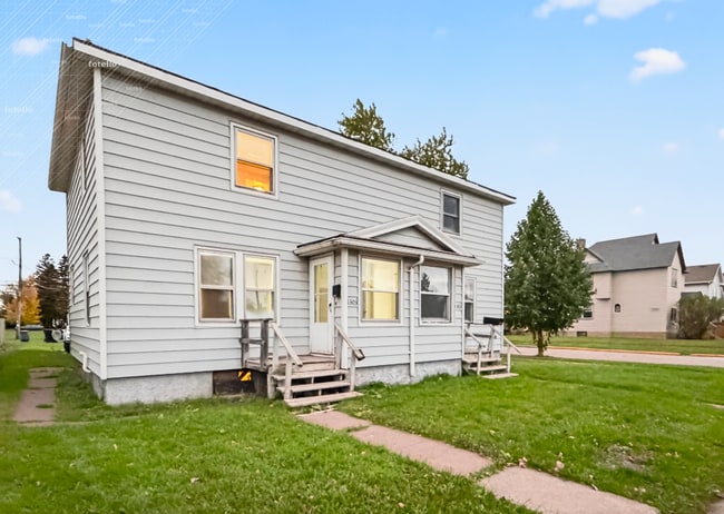 Building Photo - 1301-1303 Hammond Ave Unit 1301 Hammond Ave