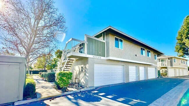 Building Photo - Beautifully Updated & Remodeled Upstairs C... Rental