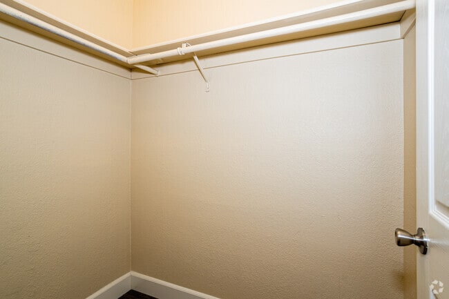Studio - 471SF