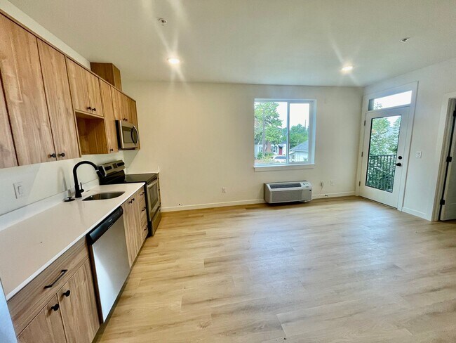 Photo - Multnomah Multiplex - 1/2 MONTH FREE RENT! Unit 9