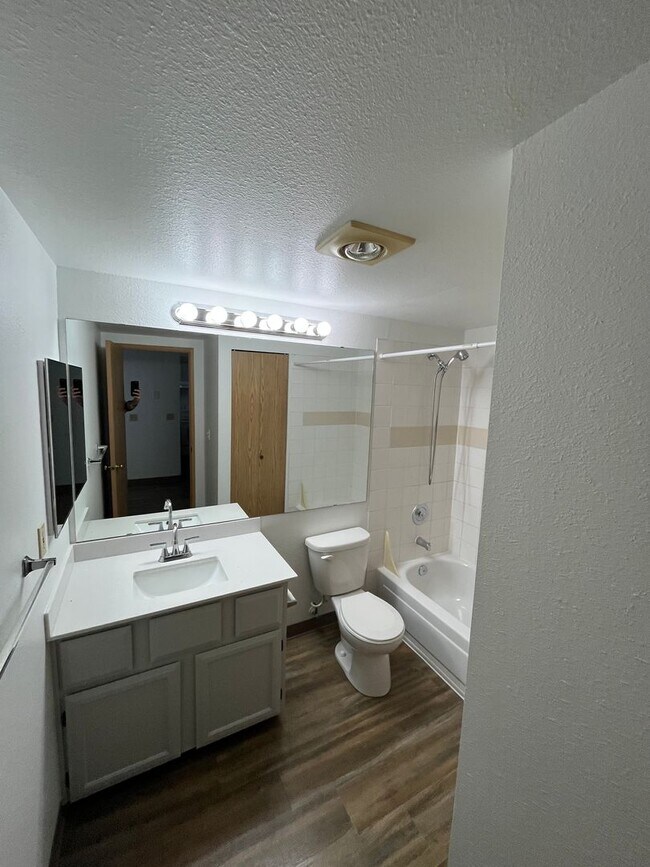 Photo - WINCHESTER APTS.