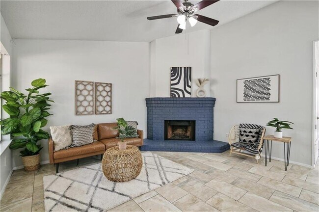 Photo - 517-519 Greenlawn Blvd