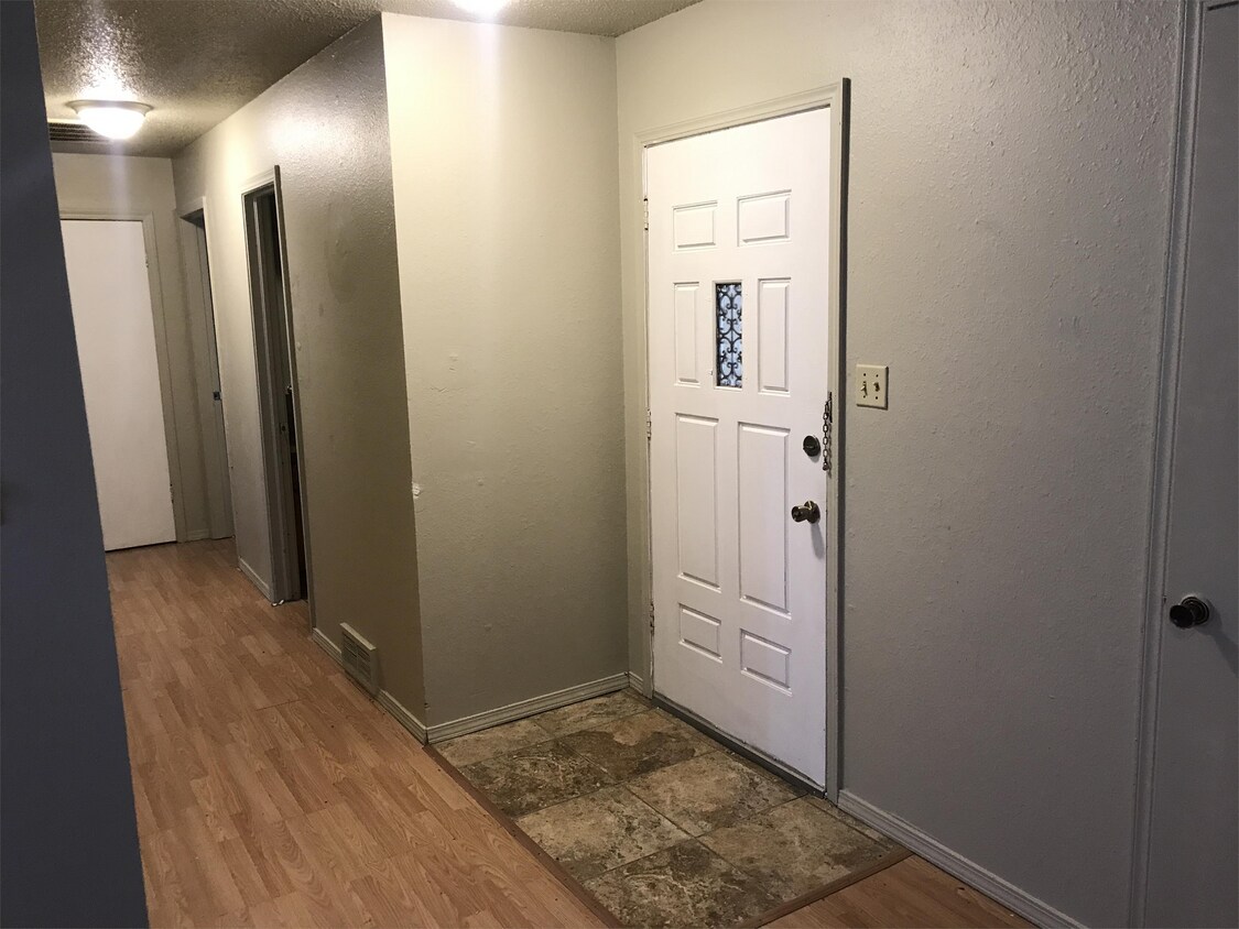 Photo - 125 SW 15th St (Moore, OK)