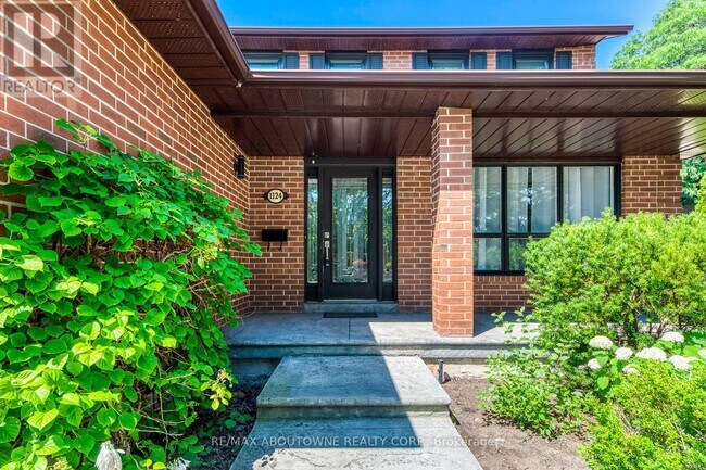 Photo - 1124 Notley Crescent