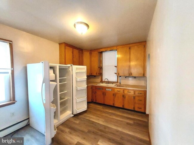 Photo - 213 Lincoln Way W