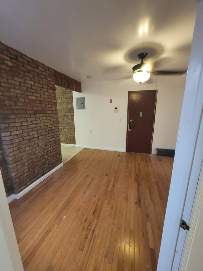 2126 Newtown Ave Unit 21-26 newtown ave apt 2