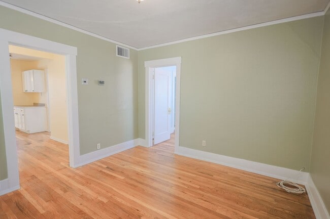 Photo - ACROSS STREET FROM UOFA!!! WON'T LAST!! 2 Bedroom 1 Bathroom