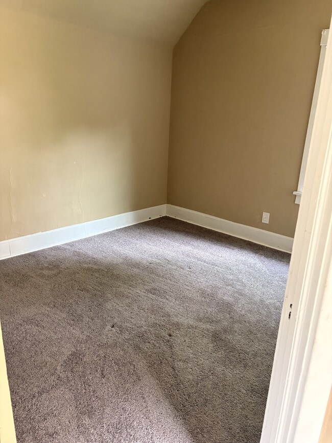 Photo - 285 Malleable St