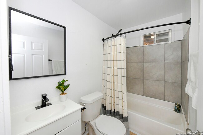 Photo - 1731 E Carson St