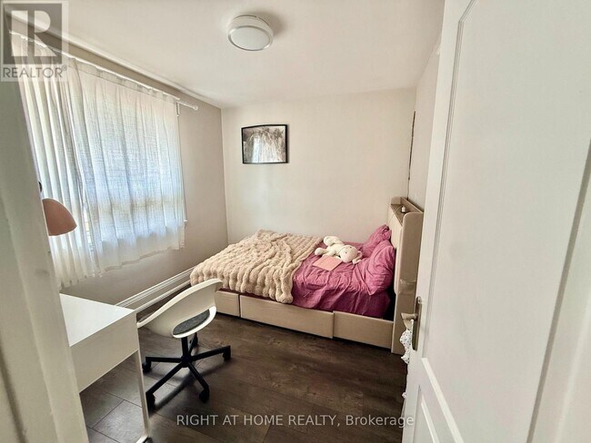 Photo - 53 Garthdale Ct