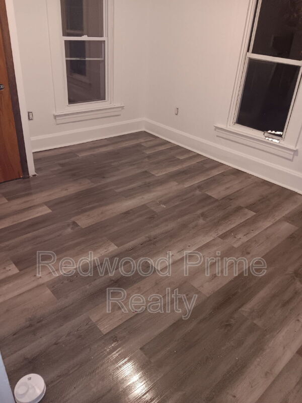 Photo - 534-536 Russell Ave