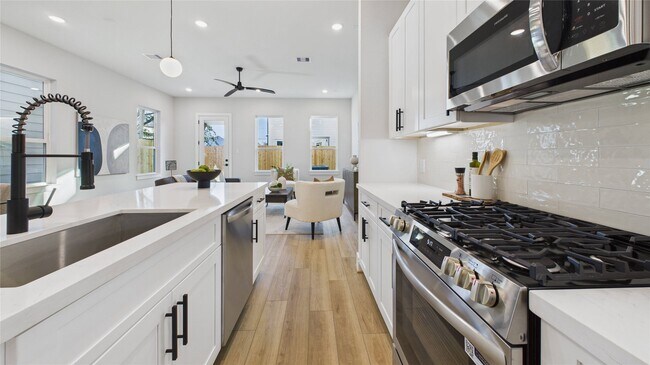 Photo - 5027 Golden Forest Dr