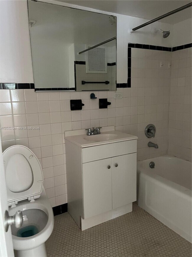 Photo - 1895 SW 22nd St Unidad #5