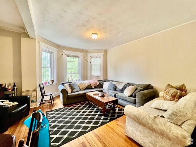 Building Photo - 1721 Commonwealth Ave Unit 1 Rental