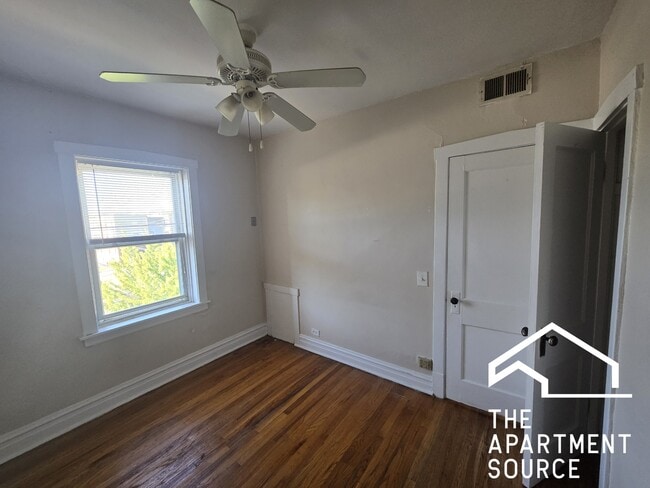 Photo - 3052 W Berteau Ave Unit 3