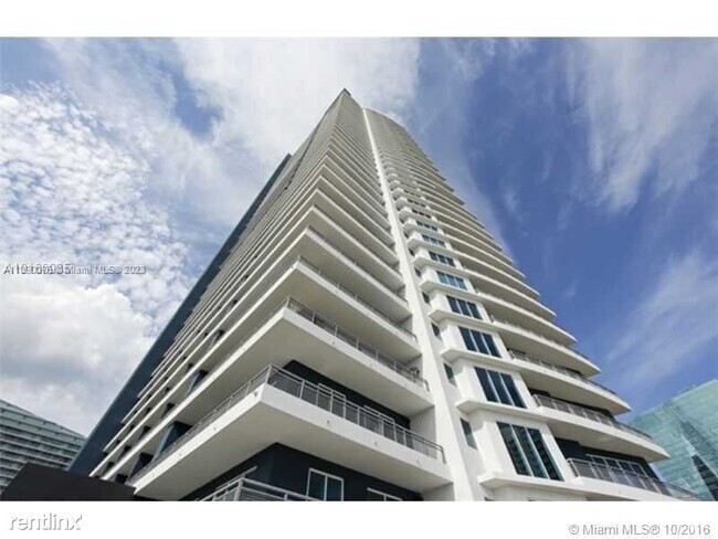 Building Photo - 2 br, 2.5 bath Condo - 60 SW 13th St Spect...