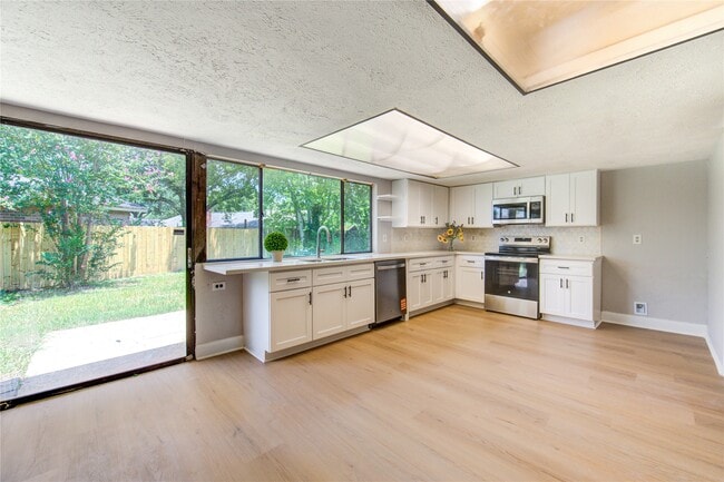 Building Photo - 15515 Mira Monte Dr Rental